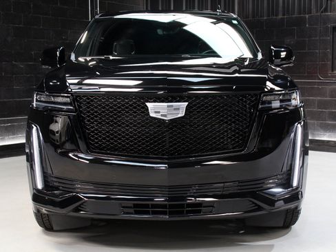 Used 2024 Cadillac Escalade Sport w/ LPO, ONYX Package AWD/4WD image 5