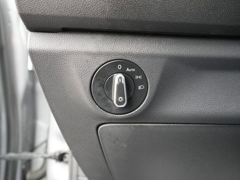 Used 2023 Volkswagen Jetta SE w/ Panoramic Sunroof Package image 26