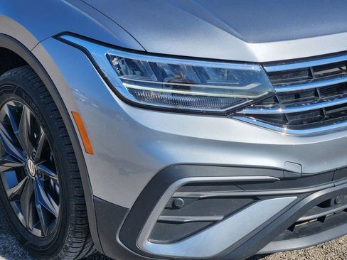 Used 2024 Volkswagen Tiguan SE image 9