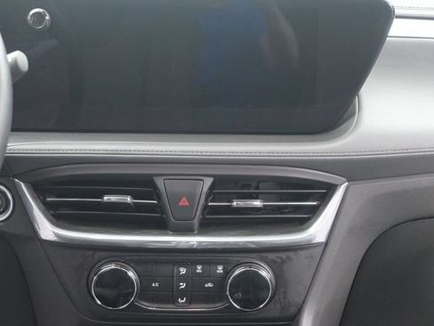 Used 2024 Buick Encore GX Preferred AWD/4WD image 25