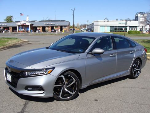 Used 2018 Honda Accord Sport image 3