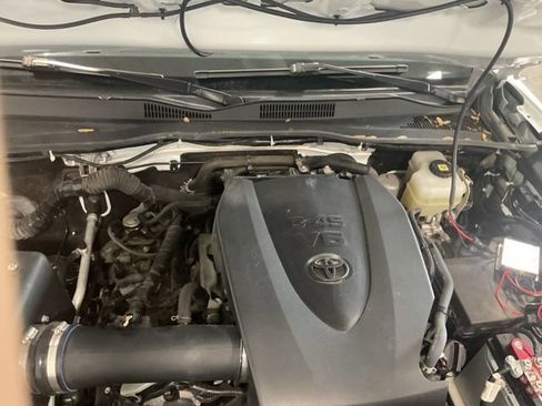 Used 2022 Toyota Tacoma TRD Off-Road w/ Technology Package AWD/4WD image 26
