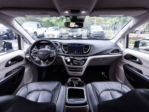 Used 2022 Chrysler Pacifica Touring-L w/ Uconnect Theater Family Group FWD image 22