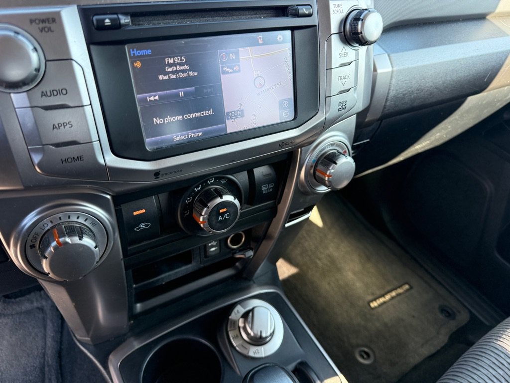 Used 2014 Toyota 4Runner SR5 AWD/4WD image 11