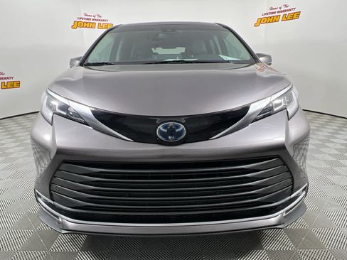 Used 2022 Toyota Sienna Limited FWD image 10