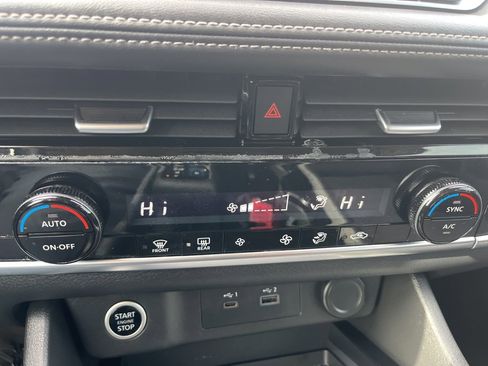 Used 2022 Nissan Rogue SV image 19