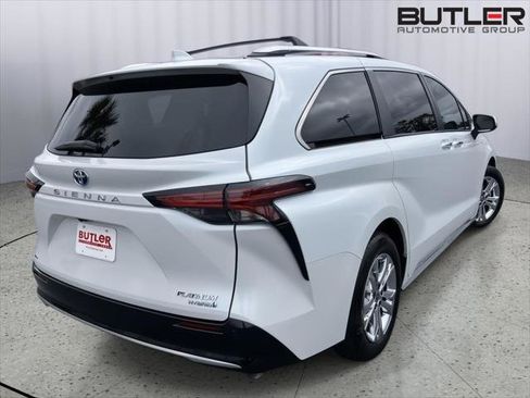Certified 2023 Toyota Sienna Platinum image 5
