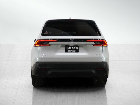 Used 2024 Toyota Grand Highlander XLE image 4