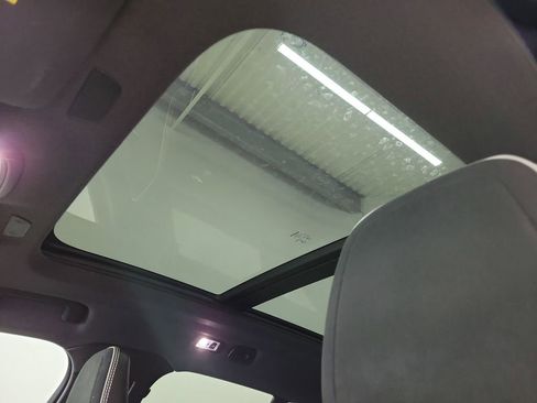 Used 2019 Volvo XC40 T5 R-Design image 19