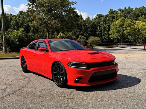 Used 2017 Dodge Charger R/T Scat Pack w/ Beats Audio Group RWD image 3