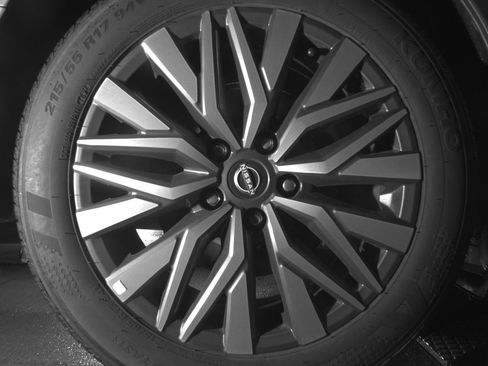 Used 2025 Nissan Altima 2.5 SV image 15