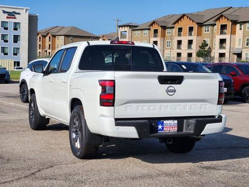 Certified 2025 Nissan Frontier SV w/ SV Convenience Package RWD image 4