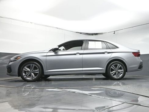 Used 2023 Volkswagen Jetta SE image 34