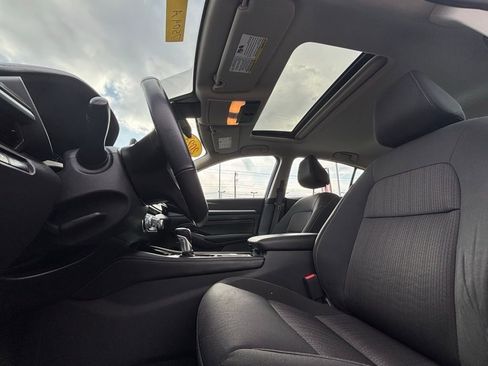 Used 2023 Nissan Altima 2.5 SV w/ SV Premium Package image 11