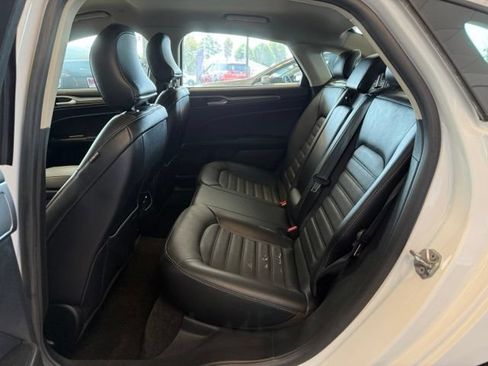 Used 2018 Ford Fusion SE w/ Equipment Group 602A FWD image 19