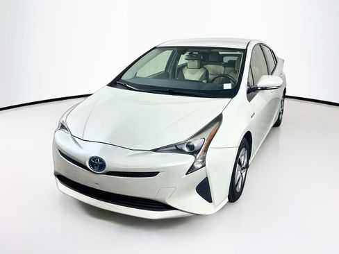 Used 2016 Toyota Prius Two FWD image 3