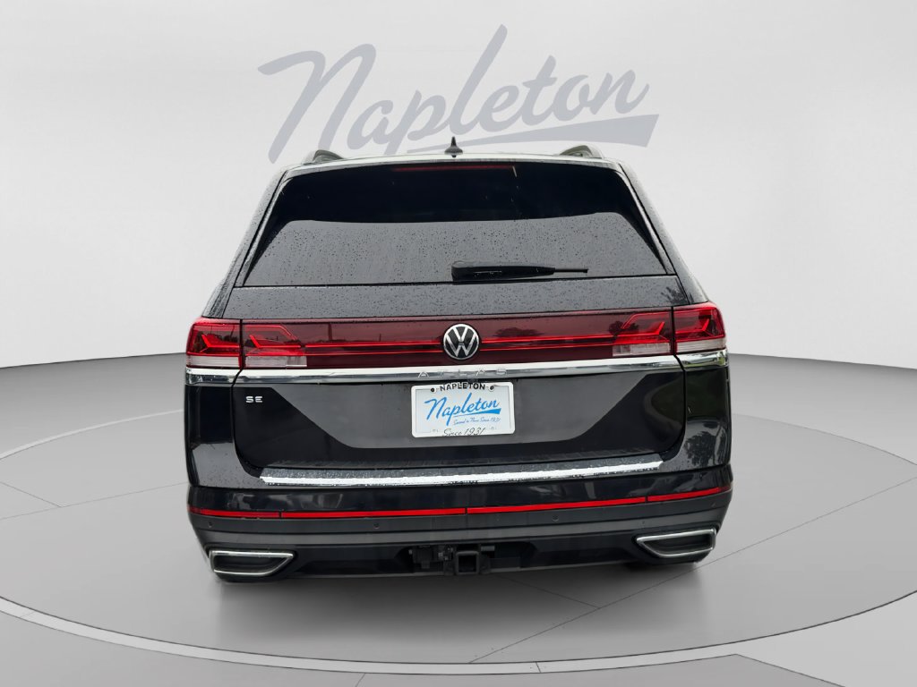 Used 2024 Volkswagen Atlas SE w/ Panoramic Sunroof Package FWD image 4