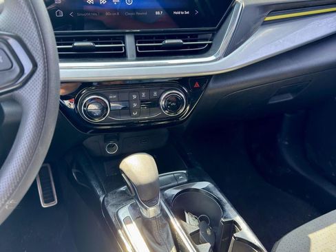 Used 2025 Chevrolet Trax LT FWD image 20
