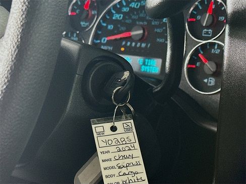 Used 2024 Chevrolet Express 2500 image 25