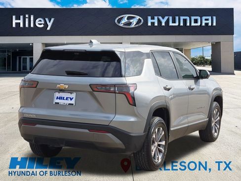 Used 2025 Chevrolet Equinox LT w/ Safety and Technology Package image 4