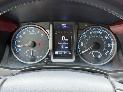 Used 2018 Toyota Tacoma TRD Sport image 15