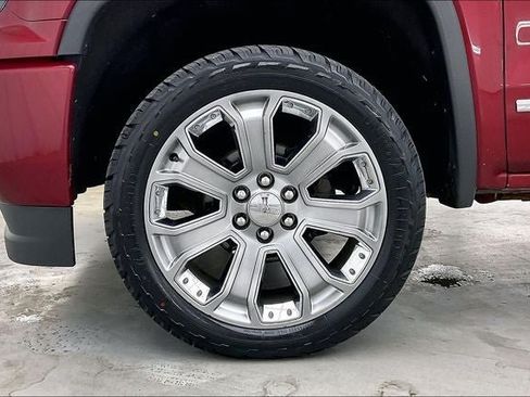 Used 2018 GMC Sierra 1500 Denali w/ Denali Ultimate Package AWD/4WD image 10