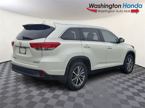Used 2019 Toyota Highlander XLE image 6
