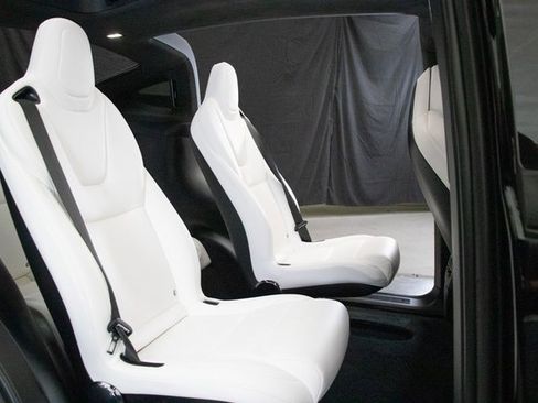 Used 2019 Tesla Model X Long Range image 18