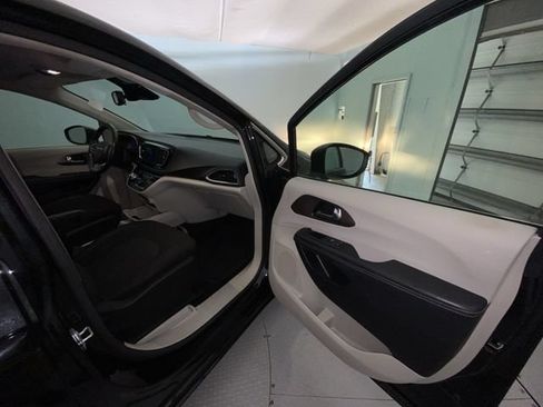 Used 2021 Chrysler Voyager LX w/ Cold Weather Group FWD image 24