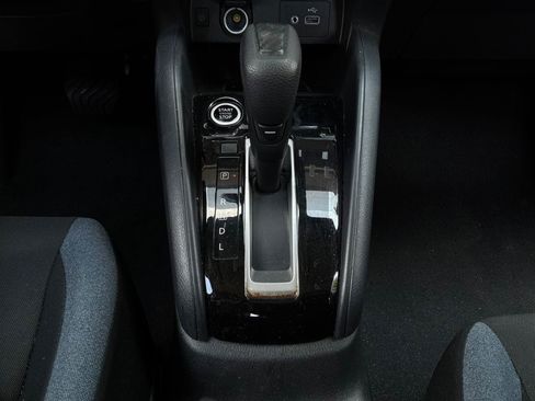 Used 2025 Nissan Versa SV FWD image 21