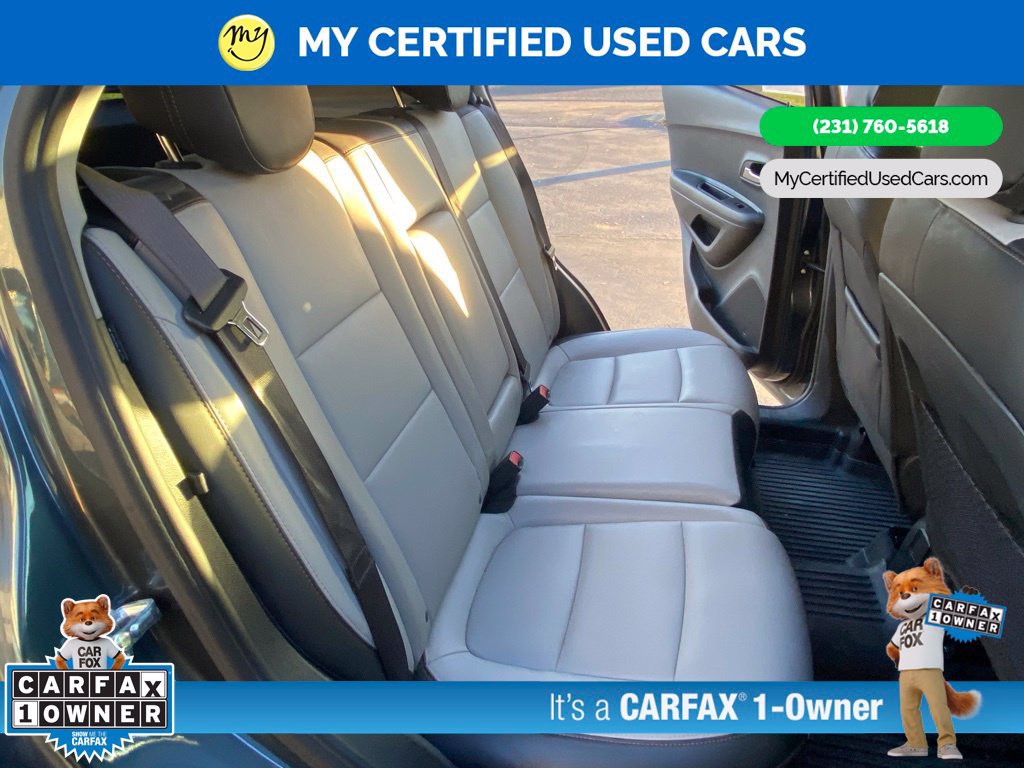 Used 2021 Chevrolet Trax LT w/ Premium Seat Package AWD/4WD image 22