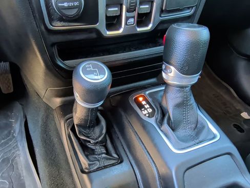 Used 2022 Jeep Wrangler Unlimited Willys image 27