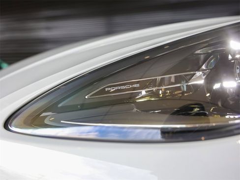 Used 2025 Porsche Macan image 12