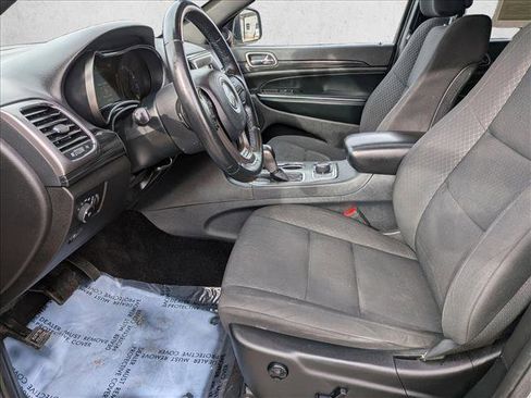 Used 2019 Jeep Grand Cherokee Laredo image 11