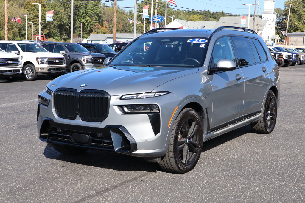 Used 2023 BMW X7 xDrive40i w/ M Sport Package AWD/4WD image 15