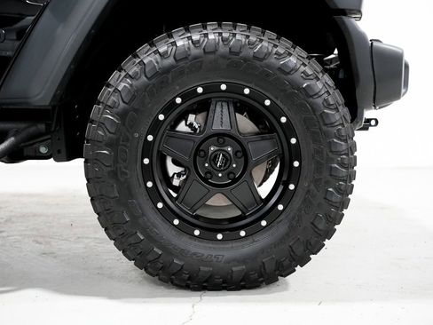 Used 2025 Jeep Wrangler Sport image 36