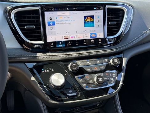 New 2026 Chrysler Pacifica Limited AWD/4WD image 15