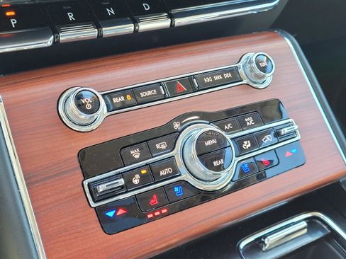 Used 2024 Lincoln Aviator Reserve w/ Equipment Group 201A image 23