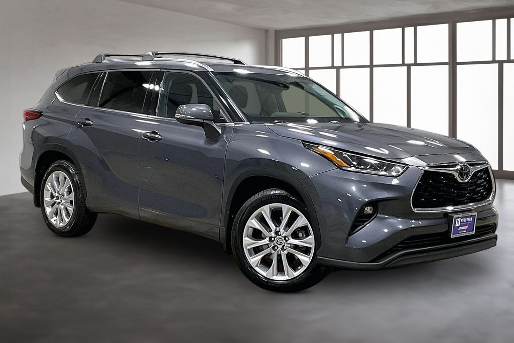 Used 2023 Toyota Highlander Limited AWD/4WD image 3