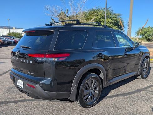 Used 2022 Nissan Pathfinder SV w/ SV Premium Package image 5