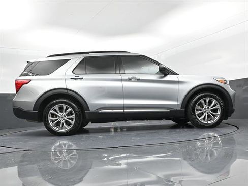 Used 2023 Ford Explorer XLT w/ Equipment Group 202A RWD image 39