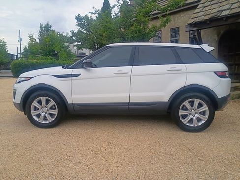 Used 2017 Land Rover Range Rover Evoque SE AWD/4WD image 8