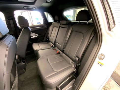 Certified 2025 Audi Q3 2.0T Premium w/ Convenience Package AWD/4WD image 19