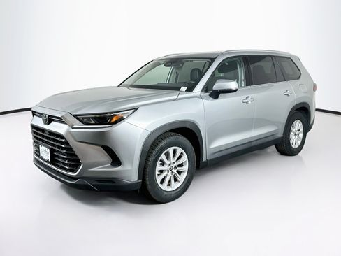 Used 2024 Toyota Grand Highlander AWD Hybrid image 3