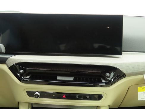 Certified 2025 BMW 330i Sedan w/ M Sport Package image 15