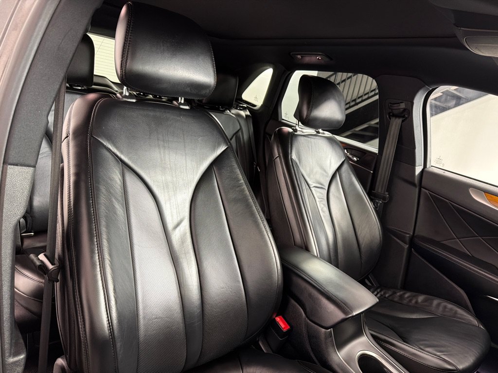 Used 2019 Lincoln MKC Select w/ Select Plus Package FWD image 24