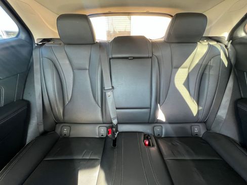 Used 2023 Buick Envision Essence image 38