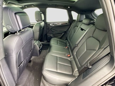 Certified 2025 Porsche Macan AWD/4WD image 18