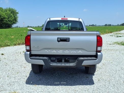 Used 2018 Toyota Tacoma SR w/ SR Convenience Package AWD/4WD image 10