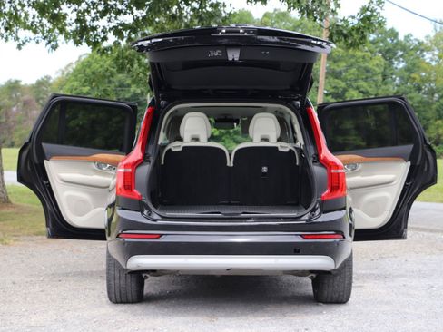 Used 2022 Volvo XC90 T6 Momentum AWD/4WD image 5